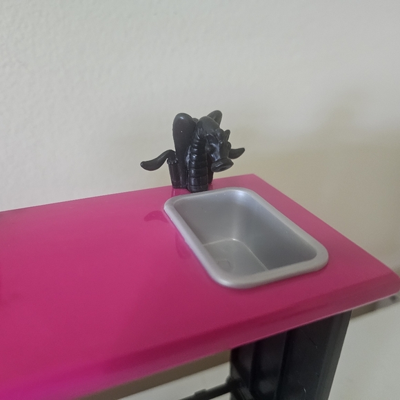 ☠ Monster High Home Ick Coffin Kitchen Sink, Oven and Stove. - Picture 2 of 9